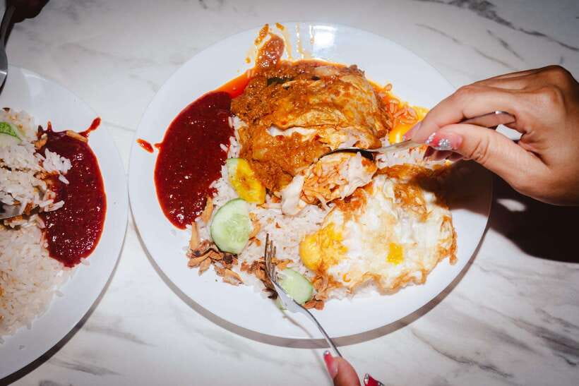 Kuala Lumpur: Sambal Street Food Tour with 15+ Tastings - Chow Kit and Kampung Baru: Where the Local Food Culture Shows Up