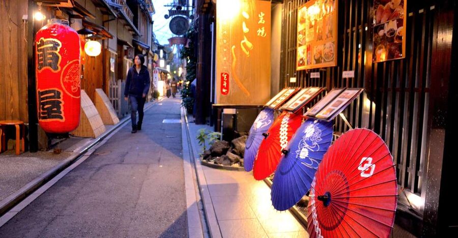 Kyoto: Casual Pontocho Evening Food Tour - The food stops: how to think about what you’ll actually eat