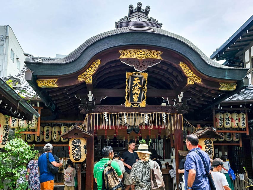 Kyoto: Nishiki Market and Depachika Food Tour with a Local - Your guide and the small-group pace