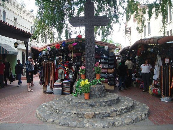 LA Food Tour: Exploring America’s Culinary Frontier - Starting at Chinatown West Gate: why the day flows well
