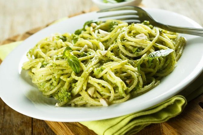 La Spezia: Taste Cinque Terre on a Food Tour by Do Eat Better - Stop 3: Pesto and Local Pasta (Testaroli or Panigacci)