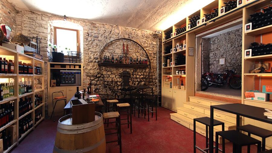 Lazise: Historical Center Wine Tasting Tour - Who this tour suits best in Lake Garda