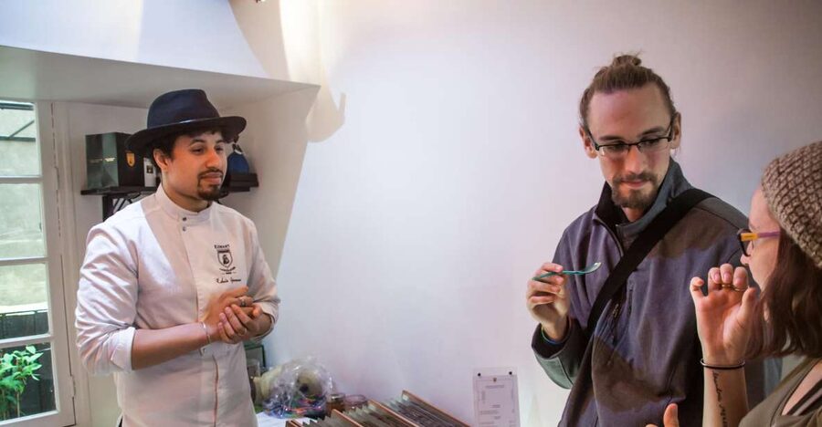 Le Marais: Pastry and Chocolate Food Tour - Getting your bearings: meeting point and how to time your afternoon