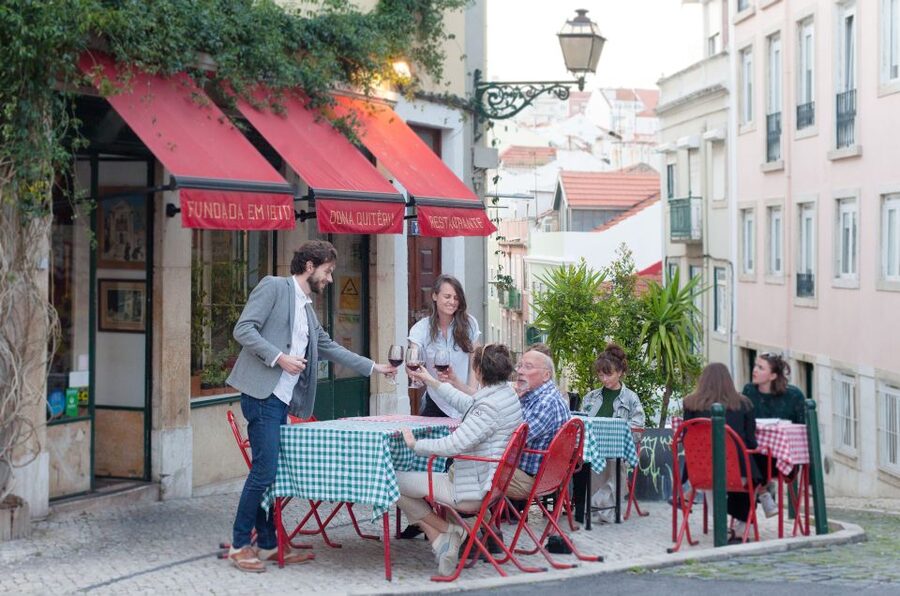 Lisbon: Evening Local Food Crawl with Drink Pairings - The guide factor: how names like Carlos and Natália shape the night
