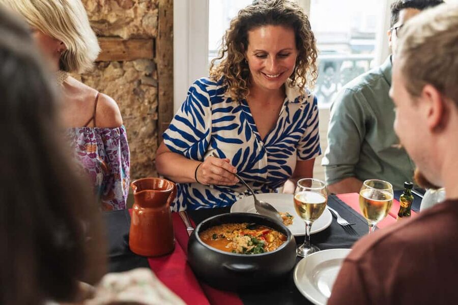 Lisbon: Food Crawl Walking Tour with Local Tastings - What you actually eat and drink: 8 tastings and 4 traditional beverages