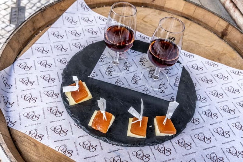 Lisbon: Food Tasting Tour by Tuk Tuk with 2 Stops - Guides Make or Break This Kind of Tour