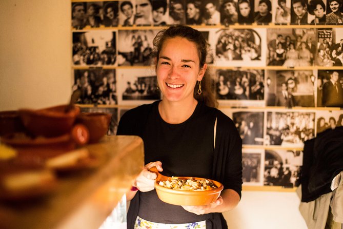 Lisbon Food Tour with 3 Stops and Fado Show Performance - Alfama at your pace: meeting the city through food