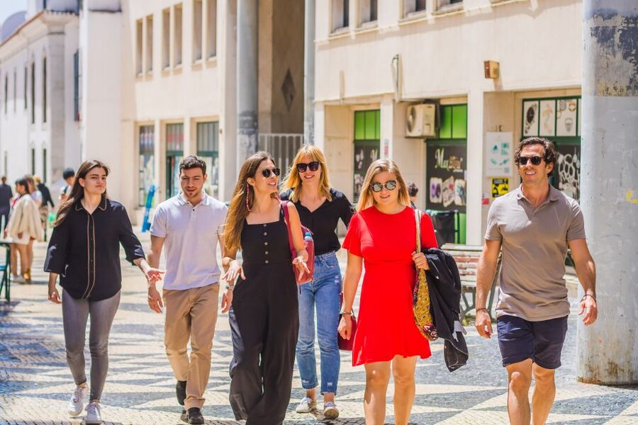 Lisbon: Guided Food and Wine Tasting Tour - Where the walk begins: Restauradores Square to get oriented fast