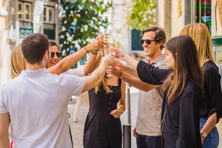 Lisbon: Guided Food and Wine Tasting Tour - Castle Quarter and Santo António: finishing with walking views and one last bite