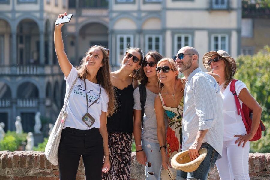 Lucca: Morning Food Tour with Snacks and Coffee - Piazza della Anfiteatro (Amphitheatre Square): The Roman-Feeling Stop
