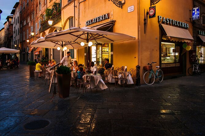 Lucca’s Ultimate Food Tour: Full Tuscan Meal by Do Eat Better - Stop 4 on Via Buia: Cecina, the Warm Chickpea Street Food