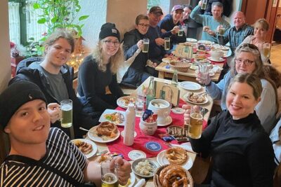 Lunch Like a Local: Munich's ORIGINAL Viktualienmarkt Food Tour - Schrannenhalle: a historic indoor snack break