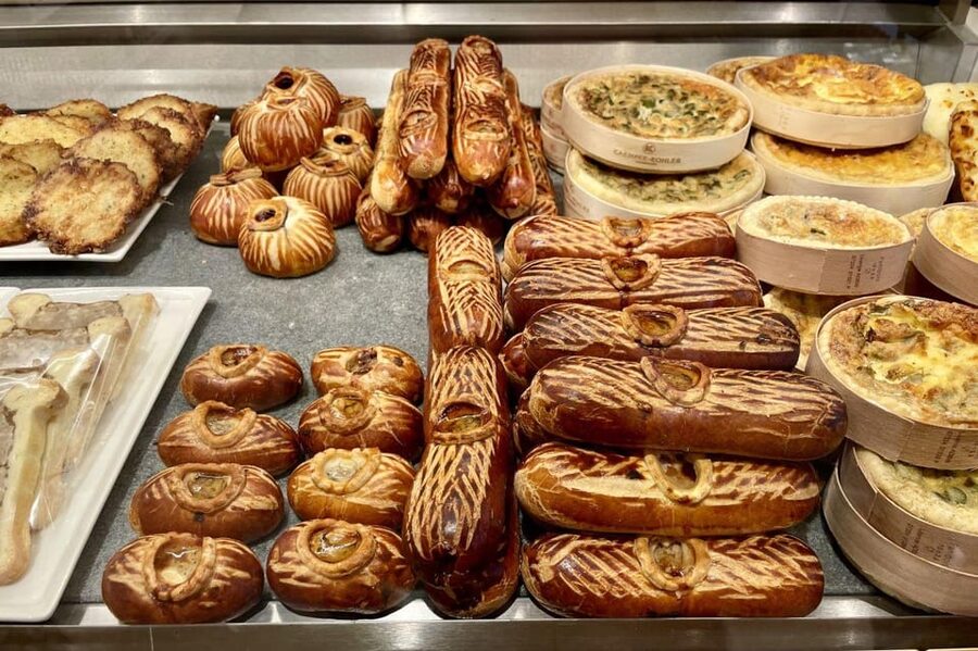 Luxembourg: Guided Food Tour with Tastings - Chocolaterie Genaveh: where hot chocolate and sweets close the loop