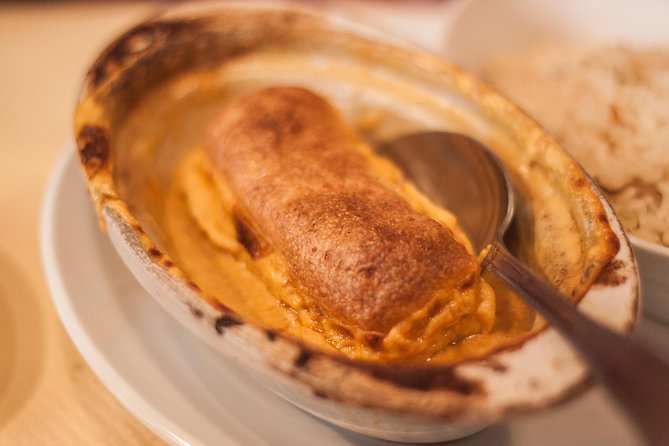 Lyon Old Town Food Tour with 6 French Delicacies & Fine Wine - Vieux Lyon street life: medieval buildings and traboules
