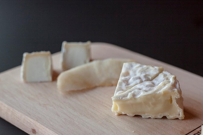 Lyon Old Town Food Tour with 6 French Delicacies & Fine Wine - Place Bellecour and Voisin: the “secret sweet treat” moment