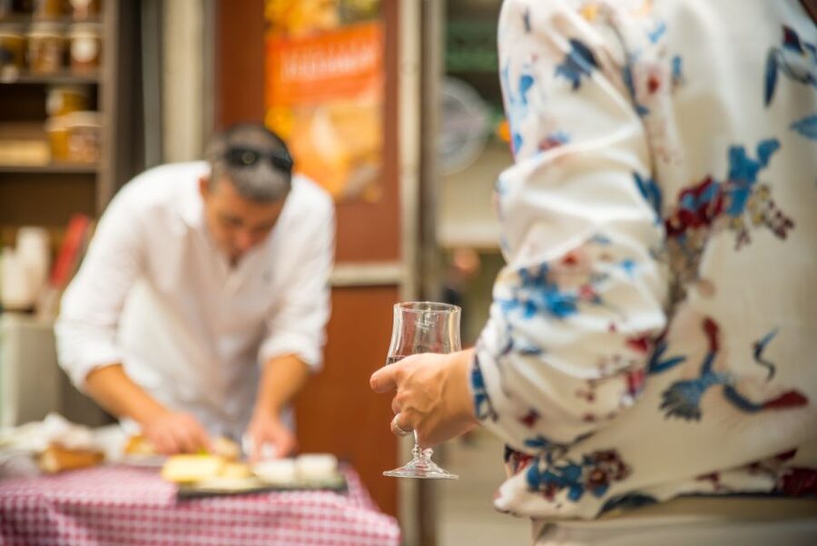 Lyon: Old Town Food Tour - Saint-Jean and Cathedral-area stroll: history you can feel in your feet
