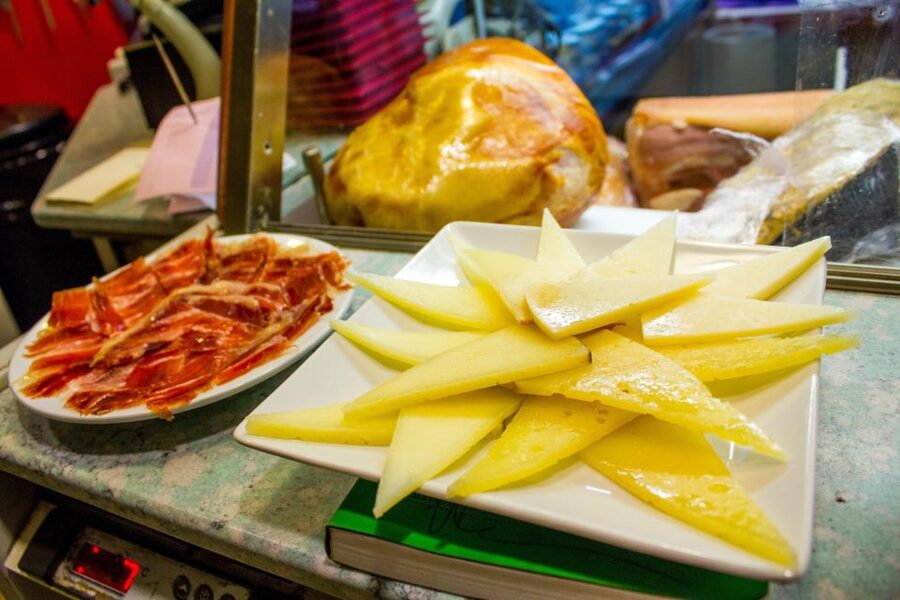 Madrid: Tapas & Wine Tasting Tour with Local Guide - El Madrid de los Austrias: Where Old Streets Feel Personal