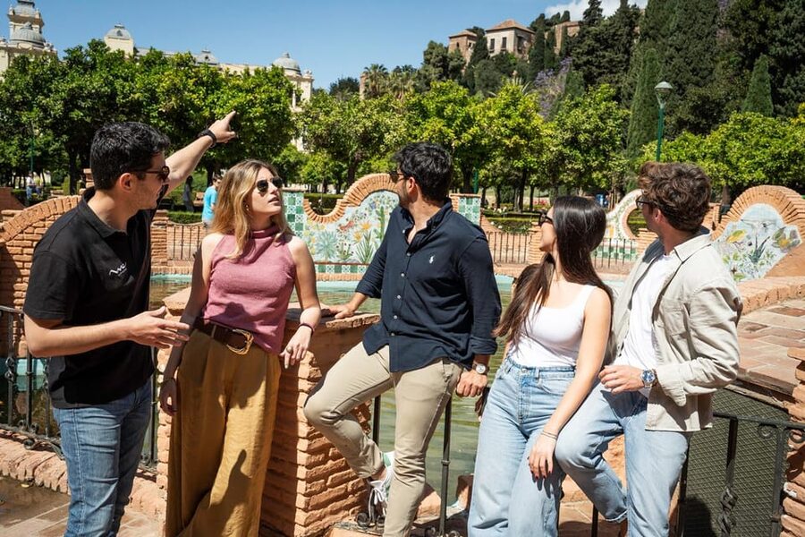 Málaga: Tapas, Wine & Rooftops Private Tour - Practical tips so you enjoy every stop