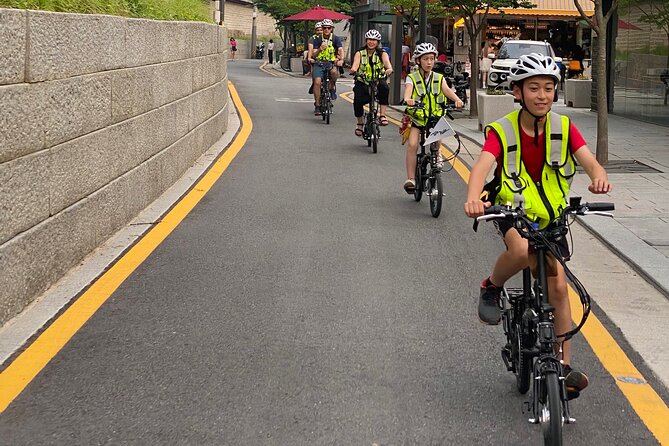 Market Food Tour & Evening E-bike Ride in Seoul - Seoul By E-bike After Dark: What Makes This Route Work