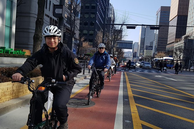 Market Food Tour & Evening E-bike Ride in Seoul - Cheonggyecheon Stream and Gyeongbokgung: Start With Icons, Not Chaos