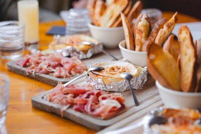 Marseille: Walking Food Tour with Full Meal - Finding your starting point near the Old Port (and why it matters)
