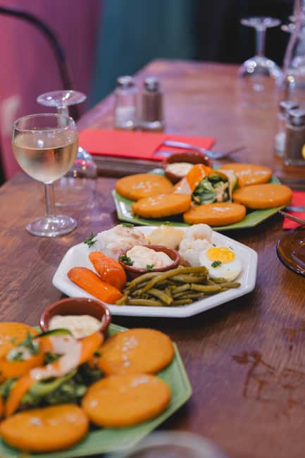 Marseille: Walking Food Tour with Full Meal - Drinks and pacing: why the group size feels like a real lunch