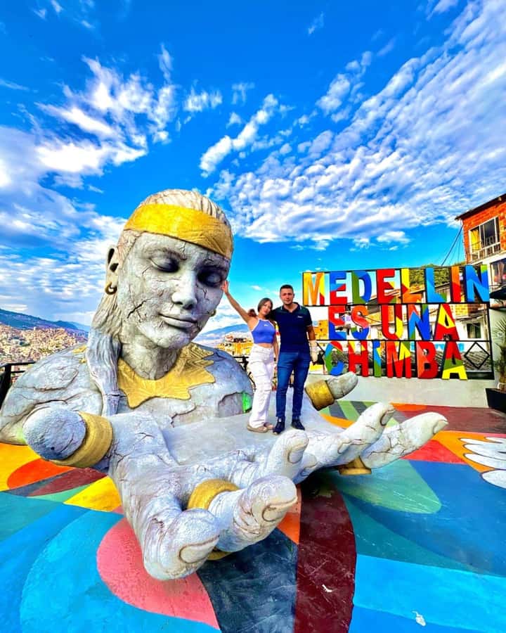 Medellín: Comuna 13 True Story and Street Food Tour - Why this Comuna 13 tour feels different from a standard city walk