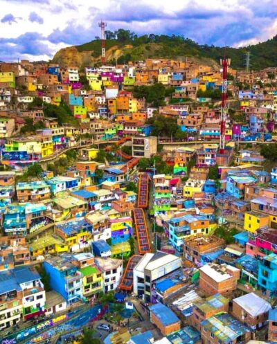 Medellín: Comuna 13 True Story and Street Food Tour - Meeting at Garden Coffee and getting your bearings fast