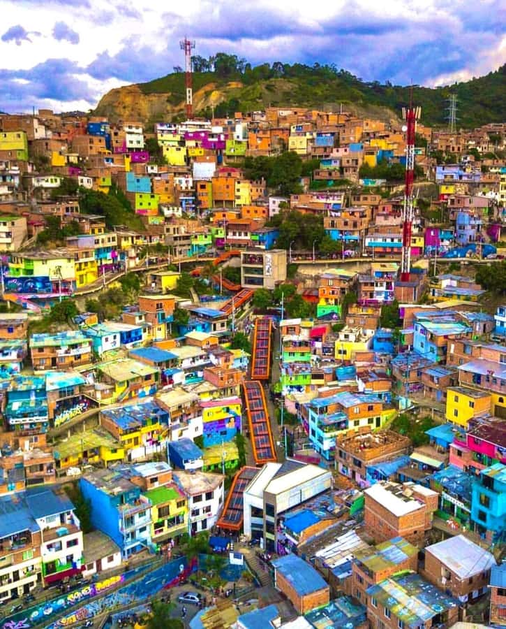 Medellín: Comuna 13 True Story and Street Food Tour - Meeting at Garden Coffee and getting your bearings fast