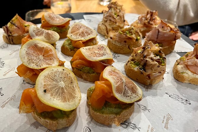 Melbourne Food Tour with 8+ Food Tastings in Hidden Laneways - Entering Melbourne on Foot Through Hidden Laneways