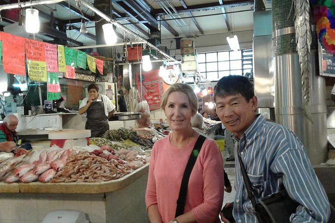 MEXICO CITY FOOD TOUR: flavors on two wheels - Roma market-style quesadillas: where you learn by tasting