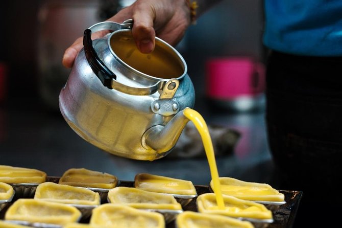 Michelin Premium Food Tour with Hawker Centre & Chinatown Tour - Wet market stop: learn the ingredients behind your dinner