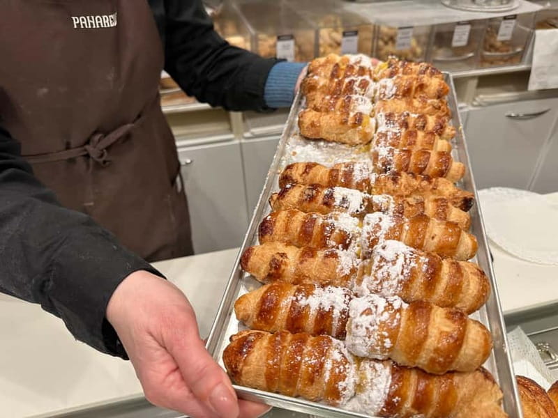 Milan: Delicious Food Tour and City Center Sightseeing - Piazza Affari and L.O.V.E. to the “Finger” Sculpture: Modern Milan Between Bites