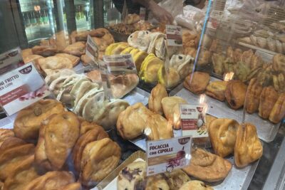 Milan: History & Street Food Tour with Wine Tasting - The street-food rhythm: bakery, restaurants, and a final bar stop