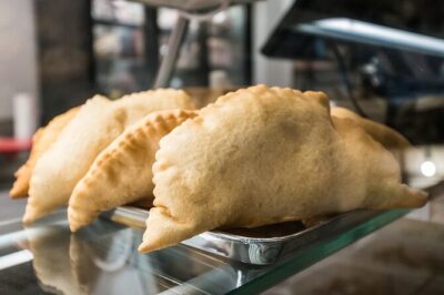 Milan Street Food Tour -Italian Food Experience by Do Eat Better - Via Dante Pizza Stop: A Real Milanese Slice on Foot