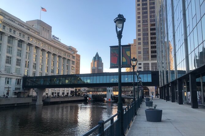 Milwaukee Food Tour with 5 Local Favorites Tastings & Secret Dish - Cheese Curds and Dips: Milwaukee’s Crunchy Middle Stop