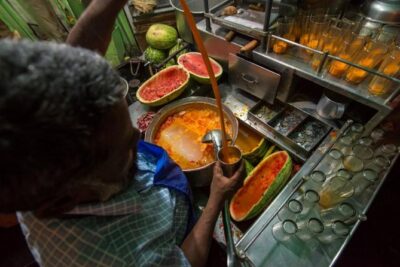Mohd Ali Road Kebab & Curry Food Trail in Mumbai with Guide - Stop 1: Shree S V Enterprises and the Bollywood-tied butter chicken