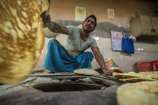 Mohd Ali Road Kebab & Curry Food Trail in Mumbai with Guide - Stop 3: Jamali Masjid and Mustafa Bazaar in Bohri Mohulla