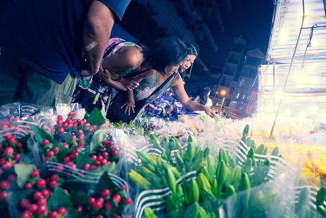 Morning Saigon Unseen+Street Food Tour with Ao Dai Riders Option - Floating Market Stop for Coconut Juice: A Refreshing Brake