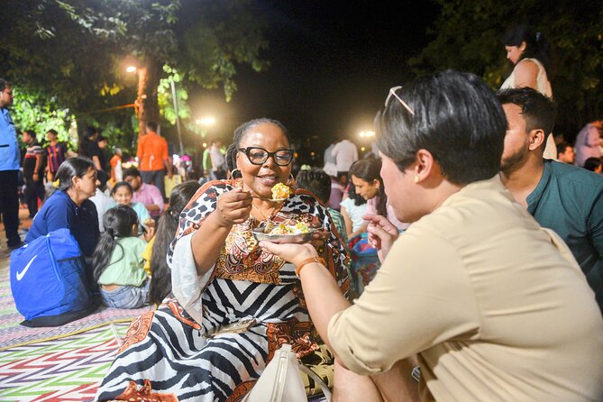 Mumbai Street Food & Bazaar Tour with Local Transport - Key things that make this tour work