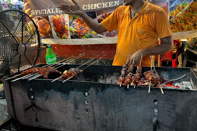 Mumbai Street Food & Bazaar Tour with Local Transport - The short local train ride: why this part matters
