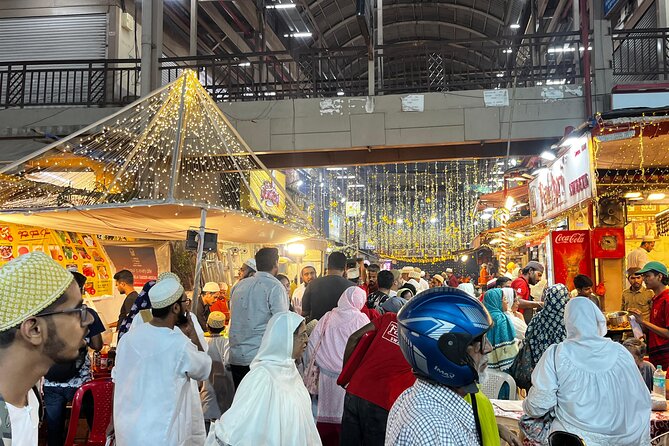 Mumbai Street Food & Bazaar Tour with Local Transport - Food included: what you should expect to taste