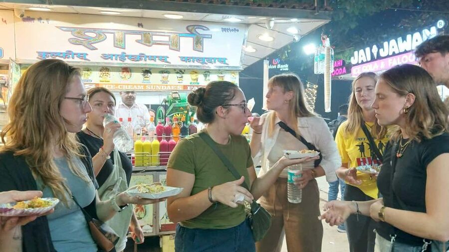 Mumbai Street Food Tour with Evening Bazaar Walk - Pani Puri challenge and kulfi: the classic bites that keep you focused