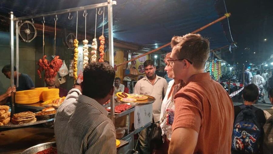 Mumbai Street Food Tour with Evening Bazaar Walk - Minara Masjid and the non-veg street food atmosphere