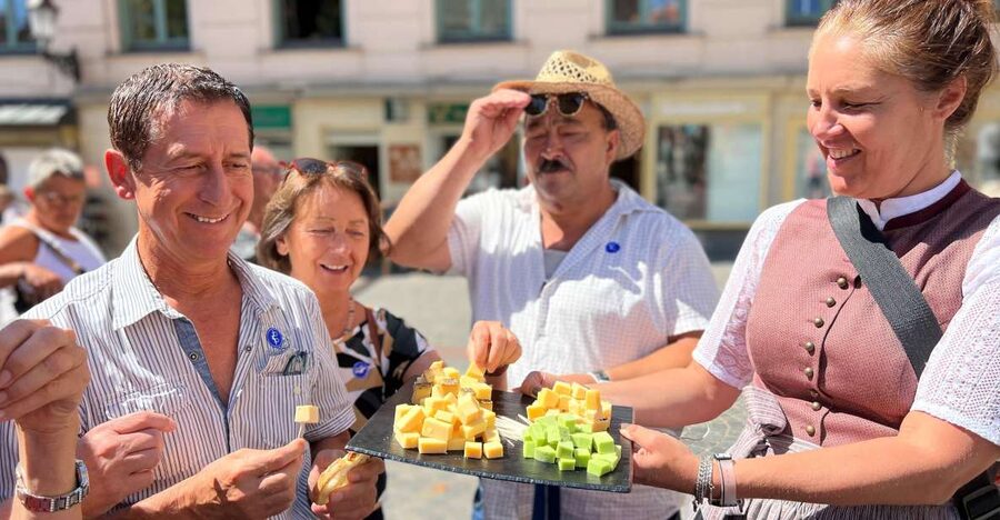 Munich: Viktualienmarkt Food Tasting Tour in German - Viktualienmarkt: Why this Munich market still matters