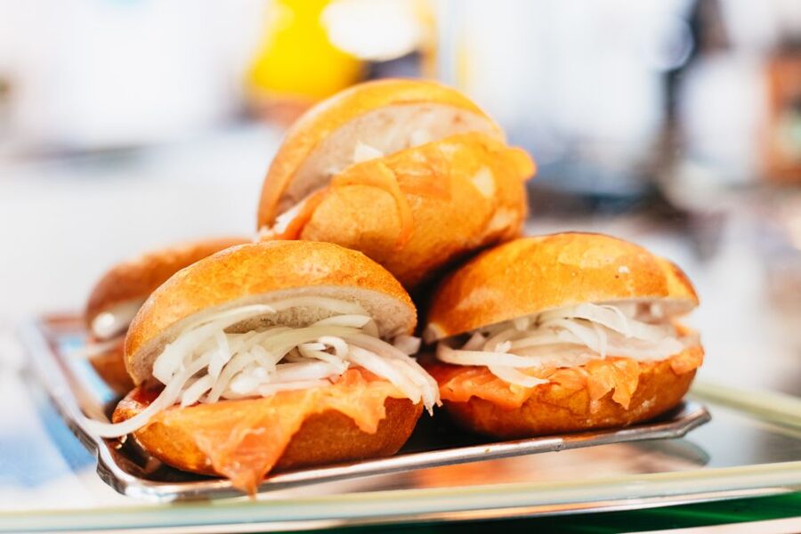 Munich: Viktualienmarkt Food Tour - Why the guides matter: storytelling that turns snacks into context