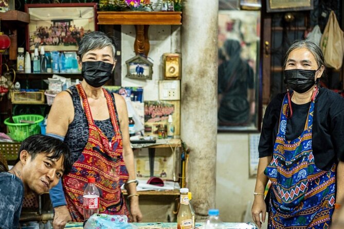Must-Try: Hidden Bangkok Bike and Food Tour - Wat Kalayanamit Varamahavihara: temple calm with context