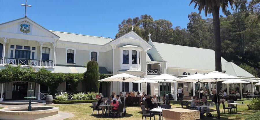 Napier: Winery + Gin Tasting Tour with Lunch Thu Fri Sat - Who should book this Napier wine + gin tour?