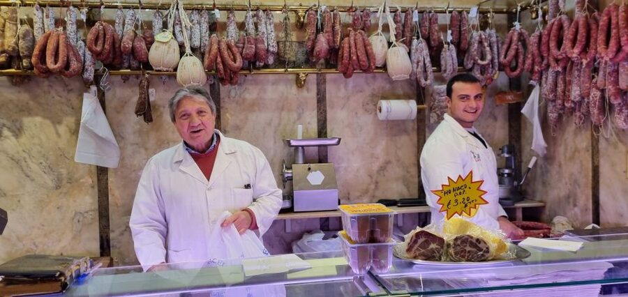 Naples: Food Tour with Davide - The Davide factor: humor, history, and practical guidance