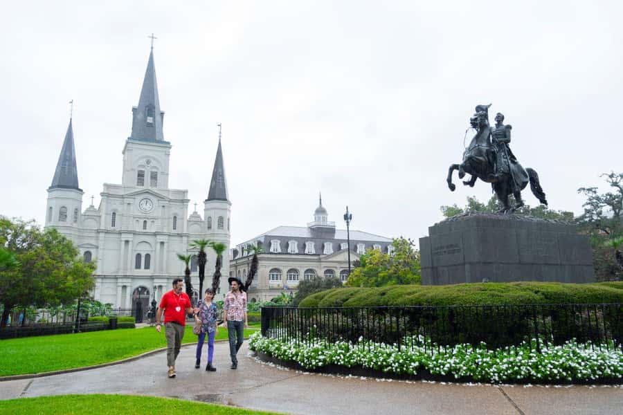 New Orleans: Beloved Bites & Famous Dishes Food Tour - Key things that make this tour worth your time